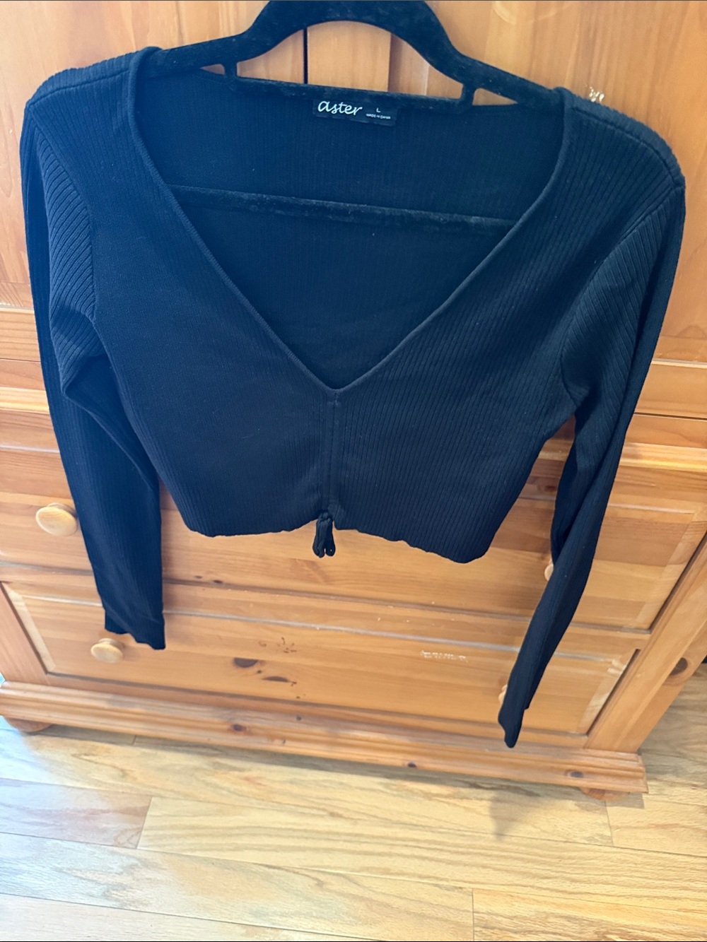 Black Ribbed V-Neck Tie-Front Long Sleeve Top